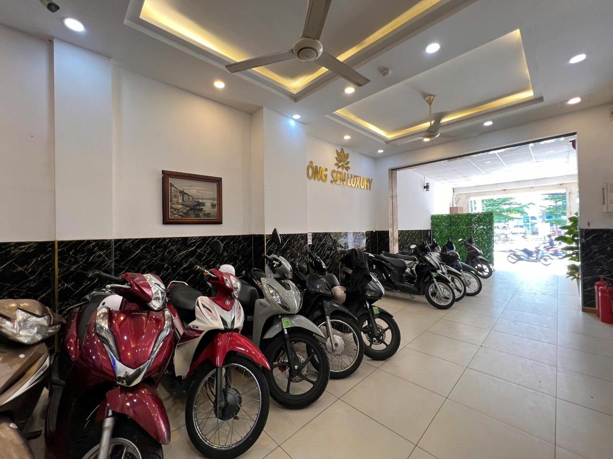 Nhu Y Hotel Ho Chi Minh-stad Buitenkant foto